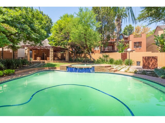 <!--[if BLOCK]><![endif]--> 39 Inyati Sands Leslie Avenue, Douglasdale,  Sandton <!--[if ENDBLOCK]><![endif]-->